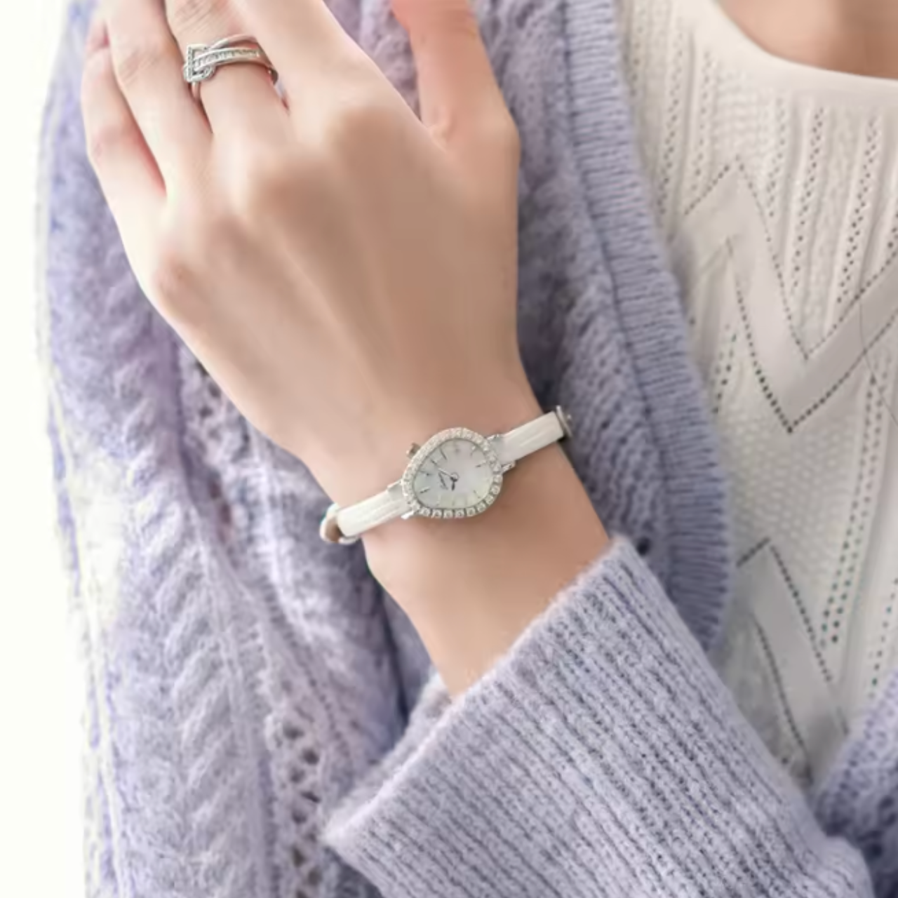 Snake Quartz Wristwatch for Women